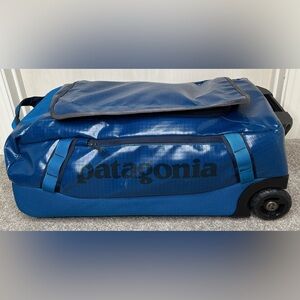 Patagonia Black Hole Wheeled Duffel 40L carry on luggage